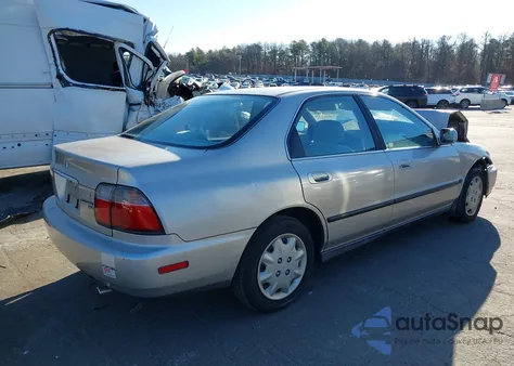 1997 Honda Accord Lx из США, поврежденный, VIN 1HGCD563XVA072326